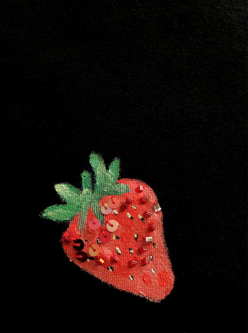 Чёрная футболка с клубниками