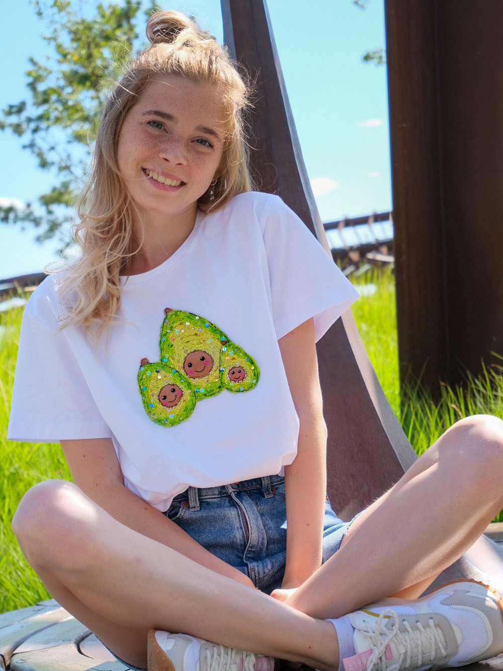 Футболка с авокадо белая