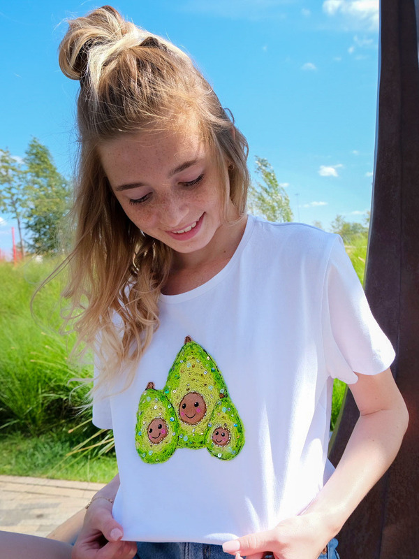 Футболка с авокадо белая