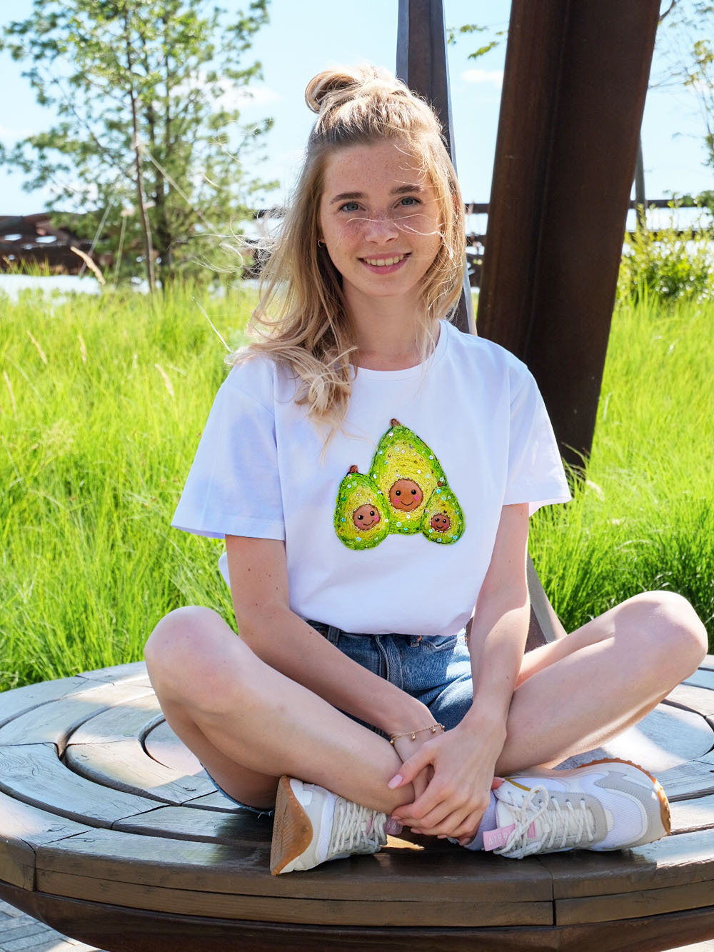 Футболка с авокадо белая