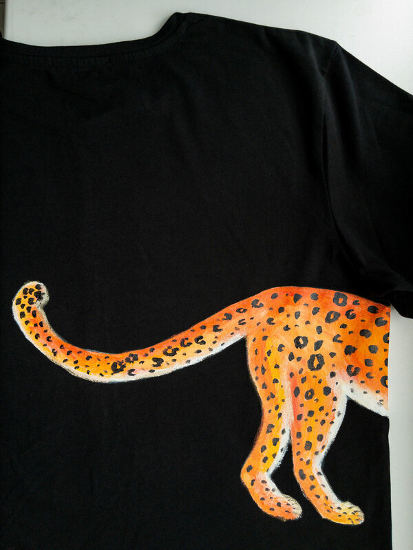 Футболка гепард на черной футболке