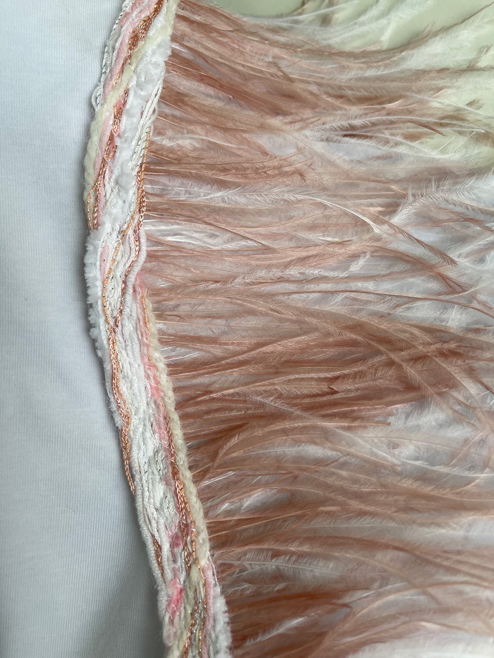 Фламинго с перьями