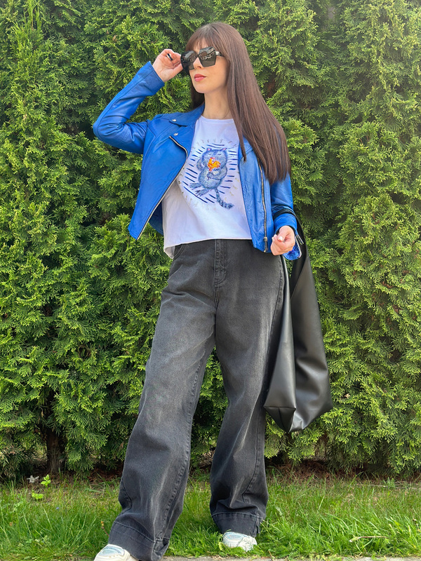 Кот с леденцом