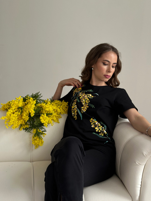 Футболка мимоза на черном