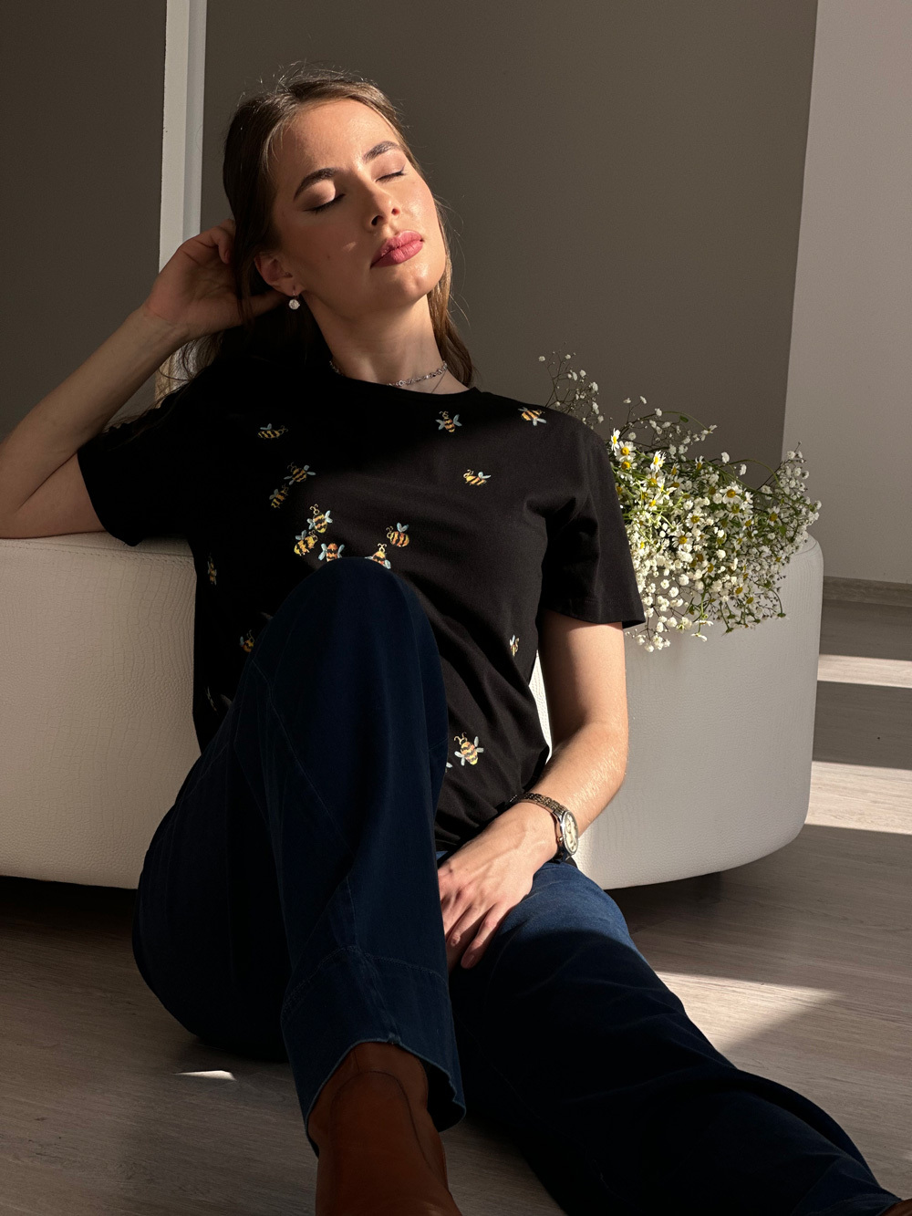 Футболка с пчелками черная