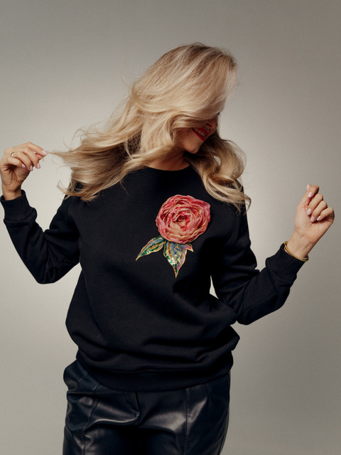 Свитшот с объемным пионом