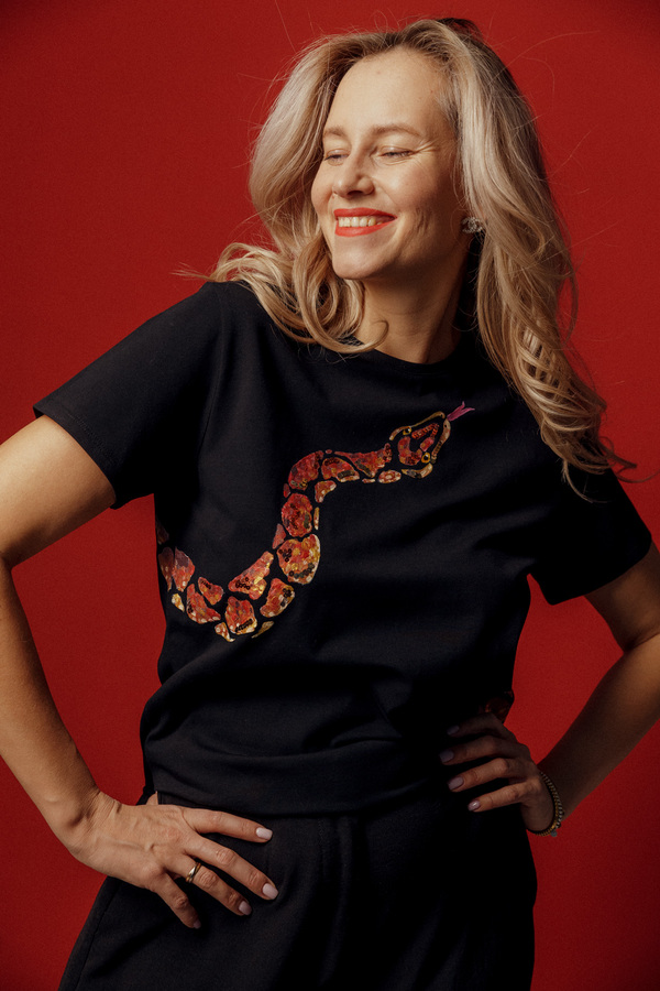 Футболка со змеей