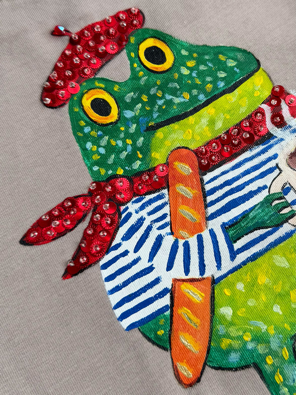 Футболка жабёнок с багетом бежевая