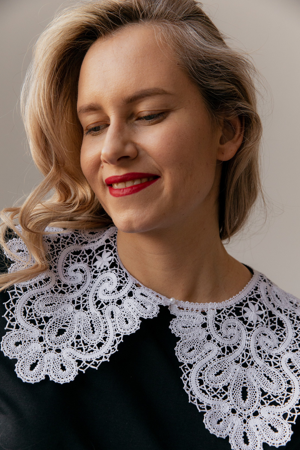 Футболка с кружевным воротничком