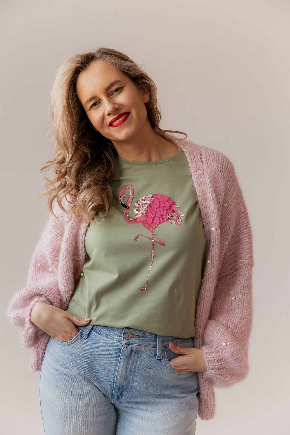 Футболка с фламинго оливковая