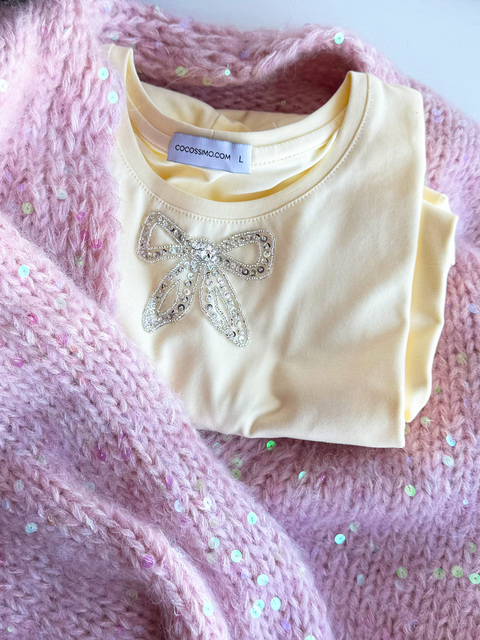 Футболка с бантиком сливочная