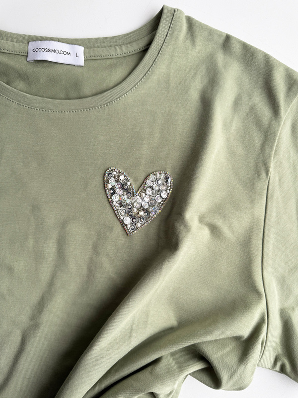 Футболка сердце с вышивкой оливковая