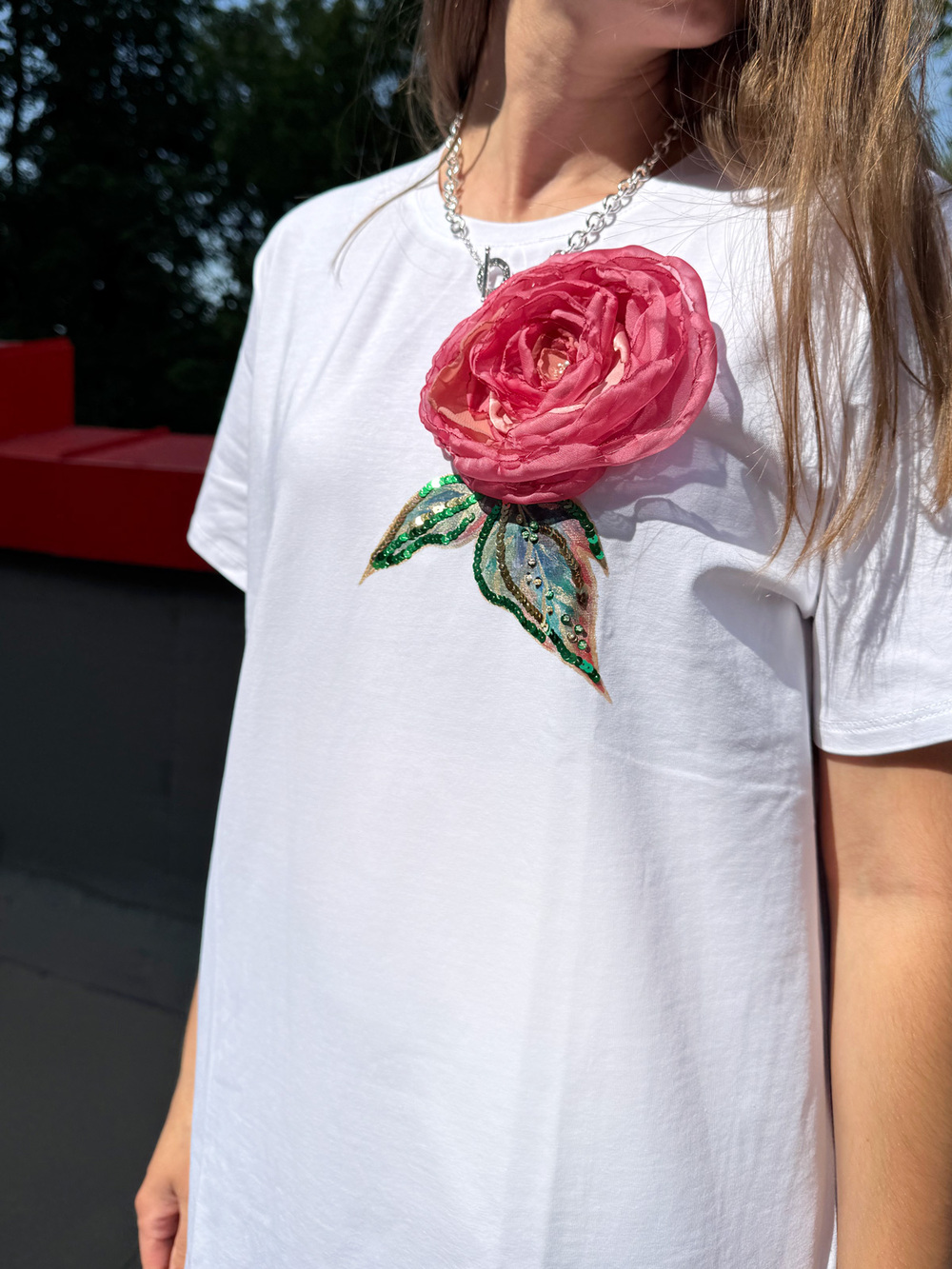 Футболка с пионом белая