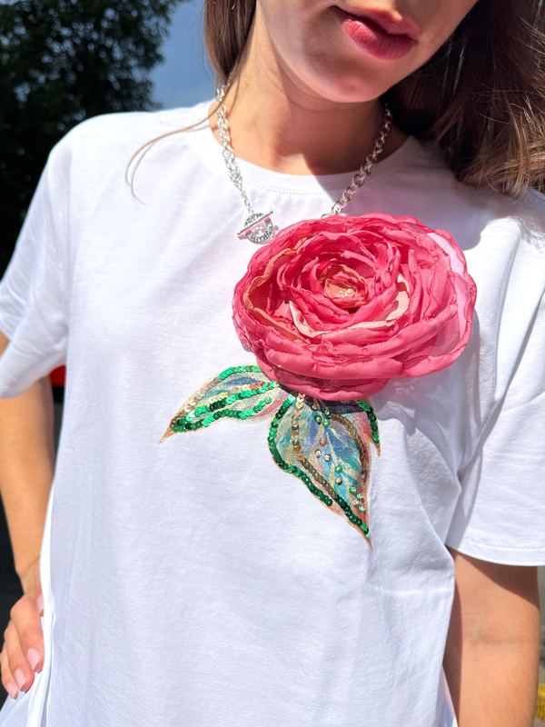 Футболка с пионом белая