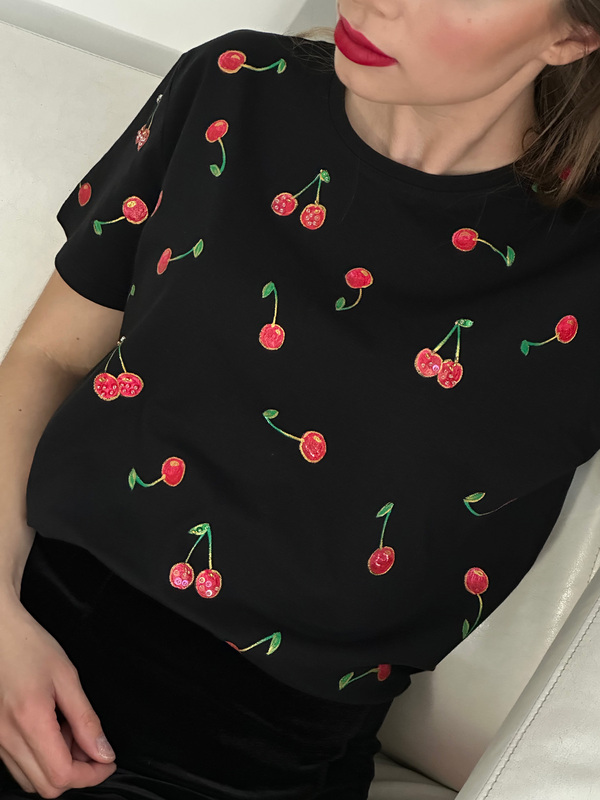 Футболка вишни
