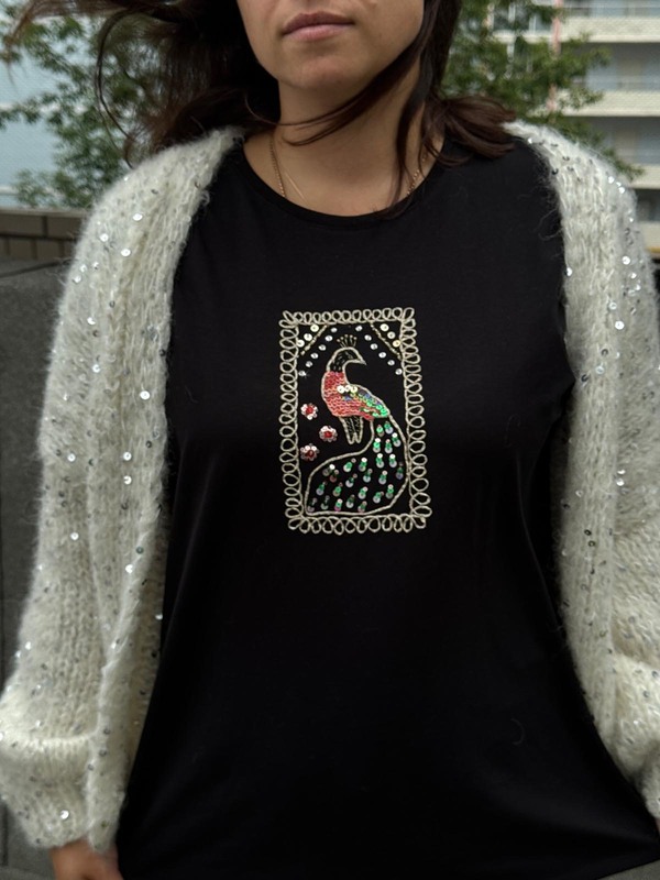 Футболка с орнаментом