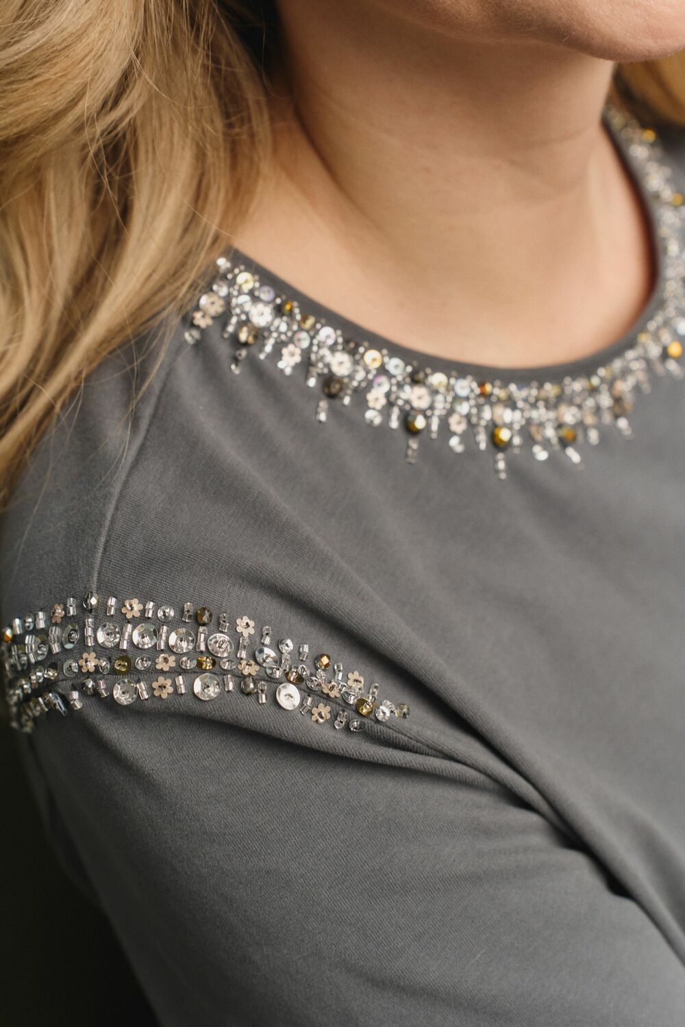 Футболка в стиле CHANEL графитовая