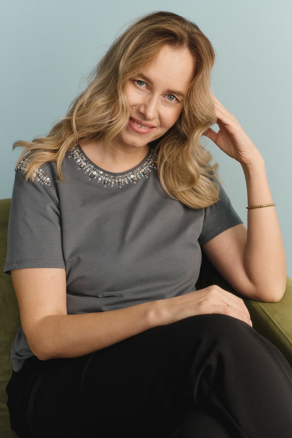 Футболка в стиле CHANEL графитовая