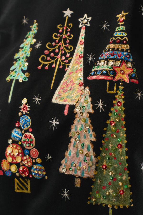Футболка новогодними ёлки черная