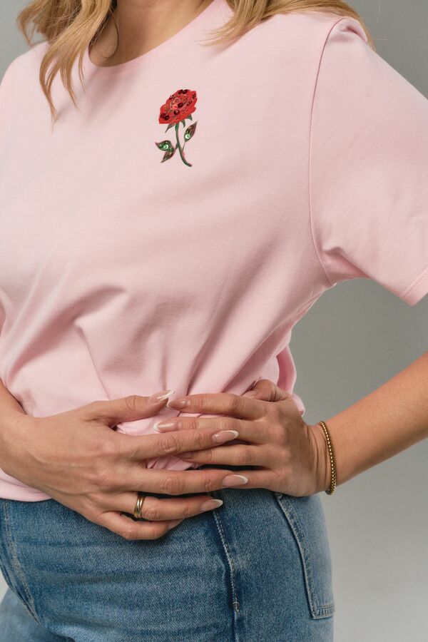 Роза на розовом