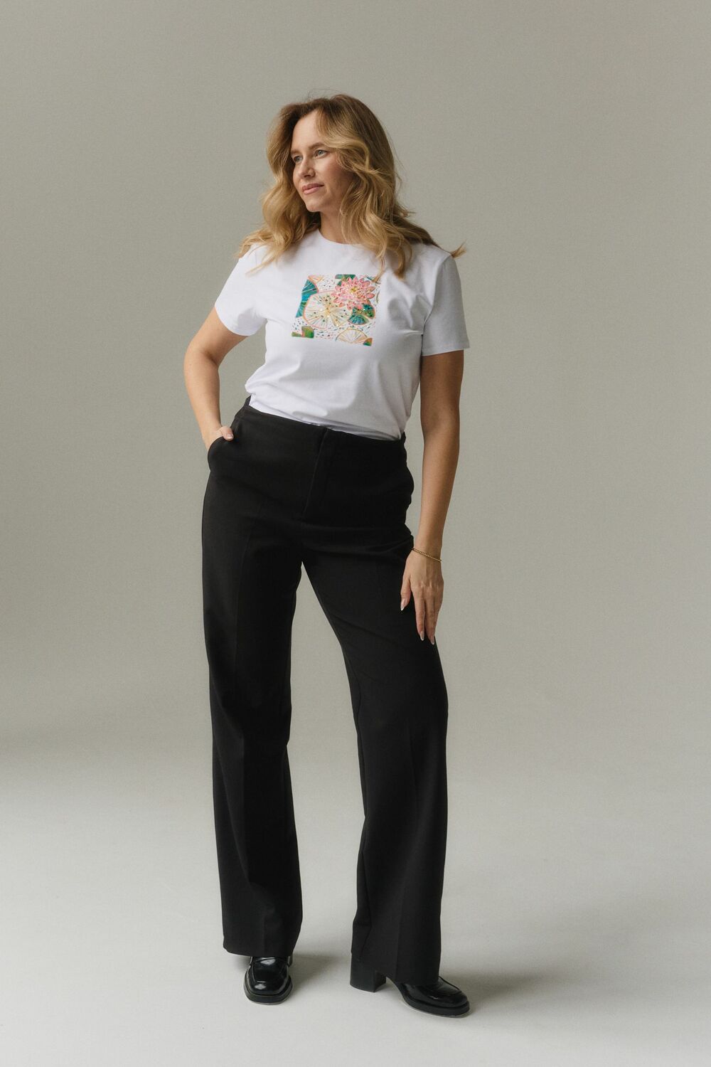 Футболка с кувшинками