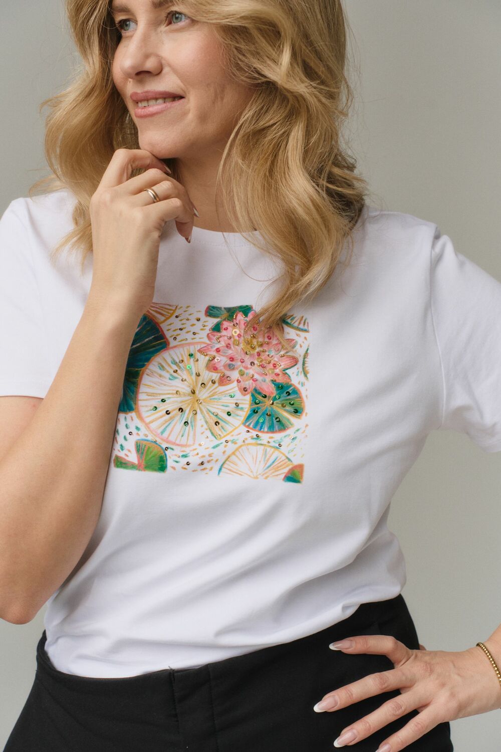 Футболка с кувшинками