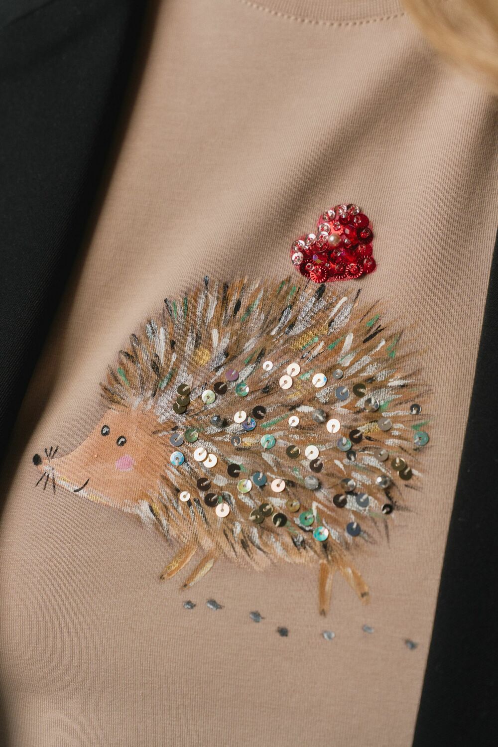 Футболка бежевая с ёжиком