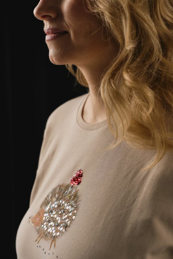 Футболка бежевая с ёжиком