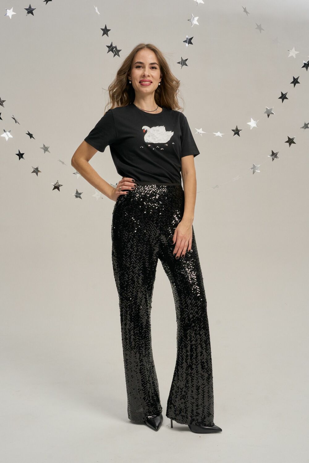 Лебедь на черном