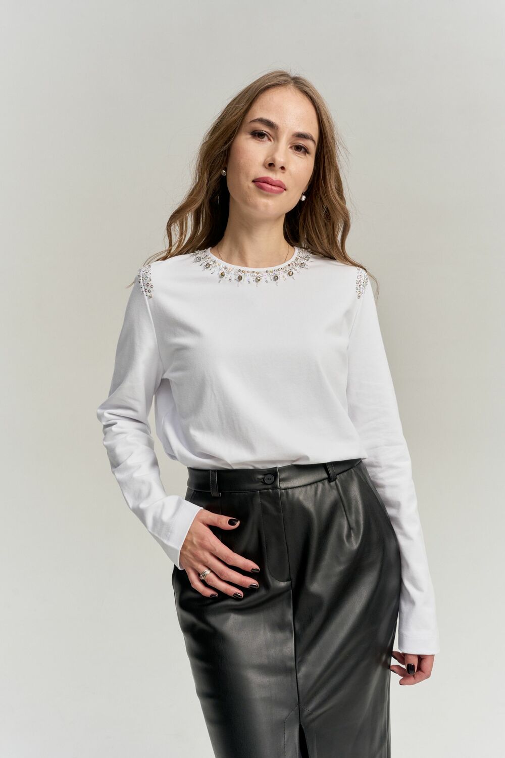 Лонгслив белый с вышивкой в стиле Chanel