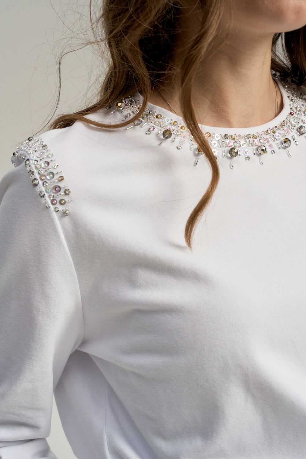 Лонгслив белый с вышивкой в стиле Chanel