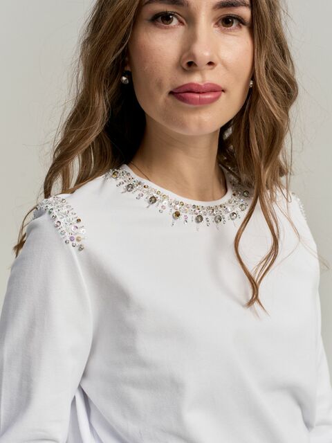 Лонгслив белый с вышивкой в стиле Chanel