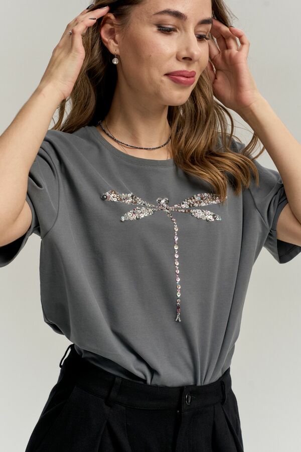 Футболка со стрекозой графитовая