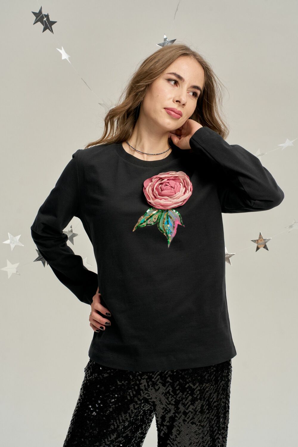 Лонгслив черный с пионом