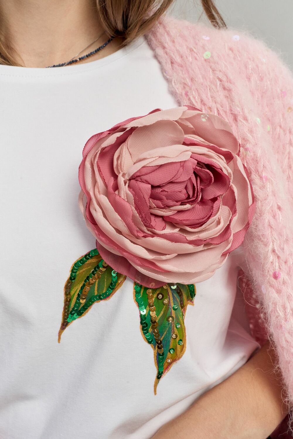 Лонгслив белый с пионом