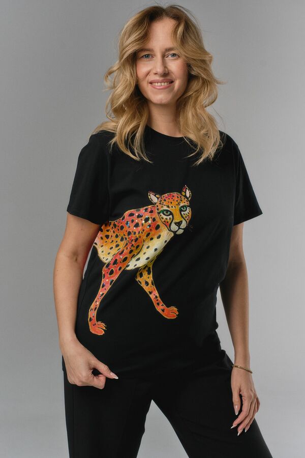 Футболка гепард на черной футболке