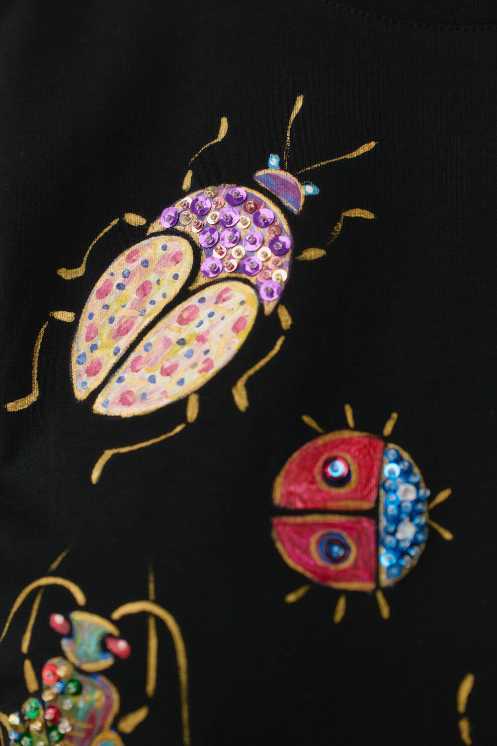 Футболка жуки яркие