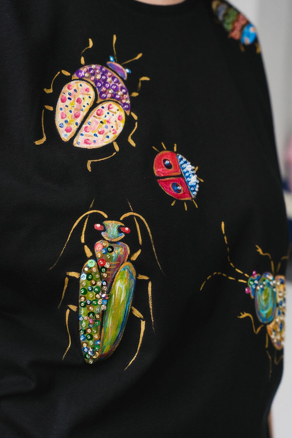 Футболка жуки яркие