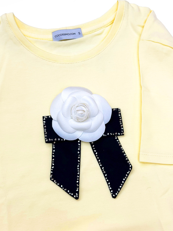 Футболка с камелией в стиле Chanel сливочная