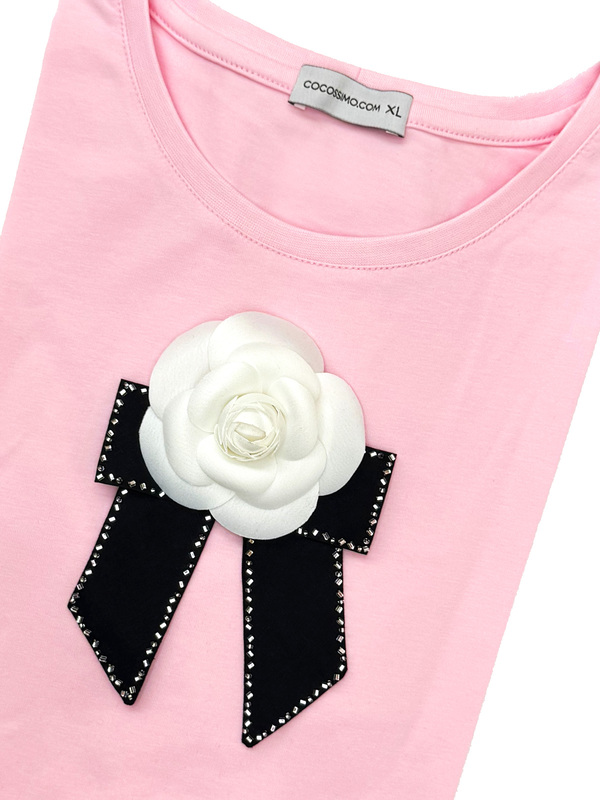 Розовая футболка с камелией в стиле Chanel