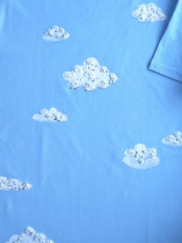 Футболка с облаками