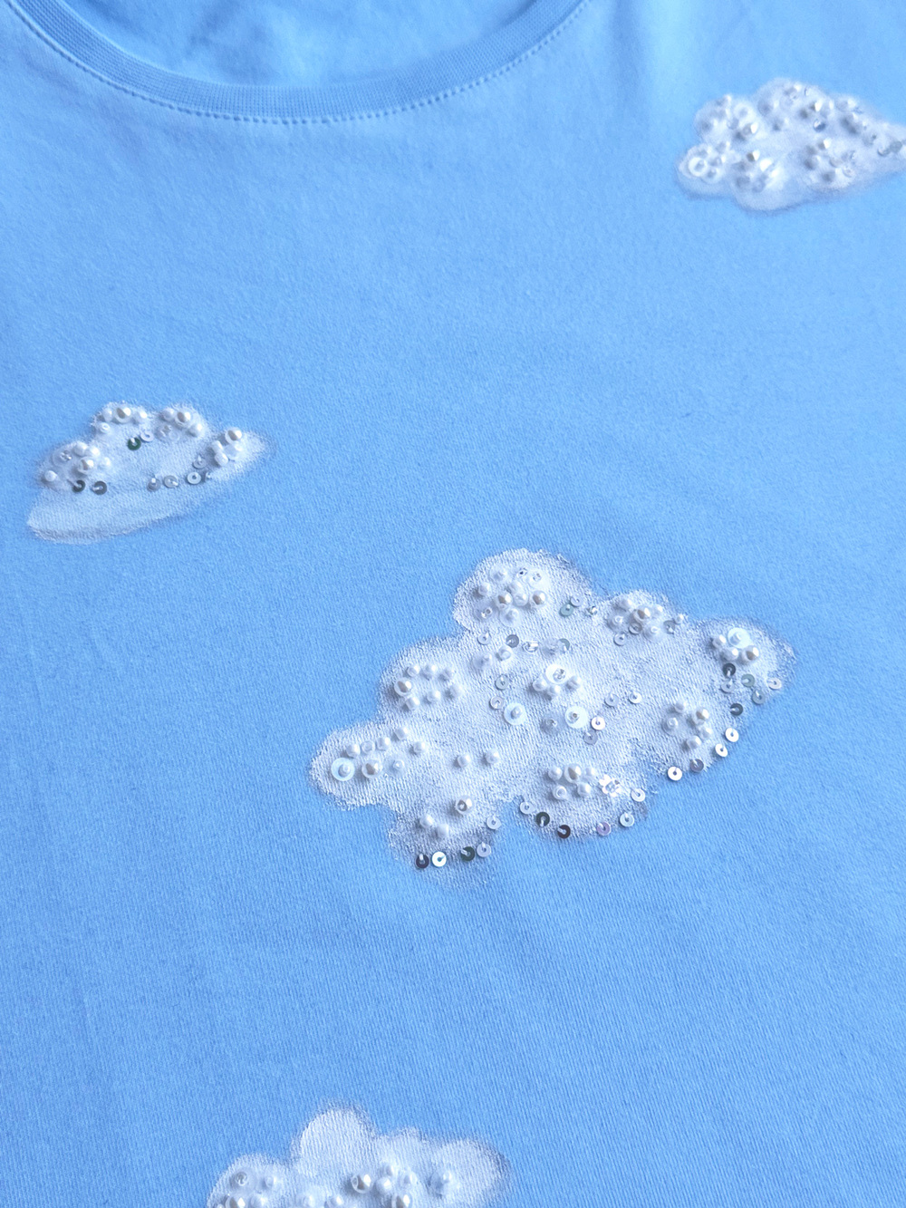 Футболка с облаками