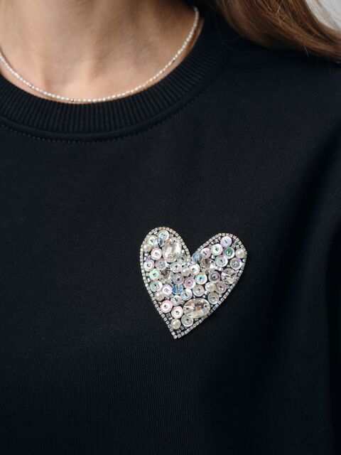 Свитшот с кристальным сердечком черный