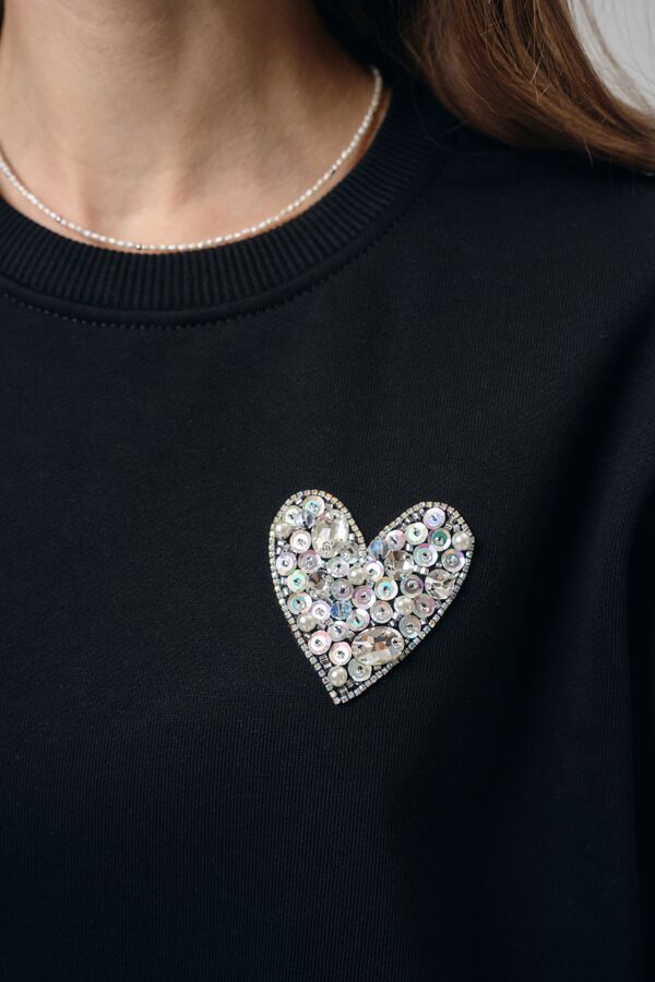 Свитшот черный с кристальным сердечком