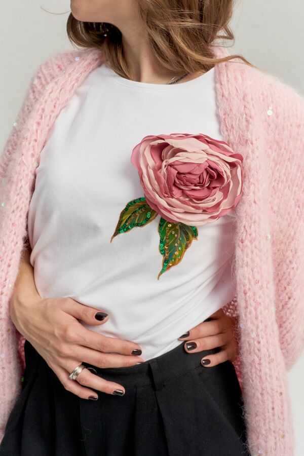 Футболка с пионом белая