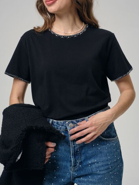 Футболка с бисером черная
