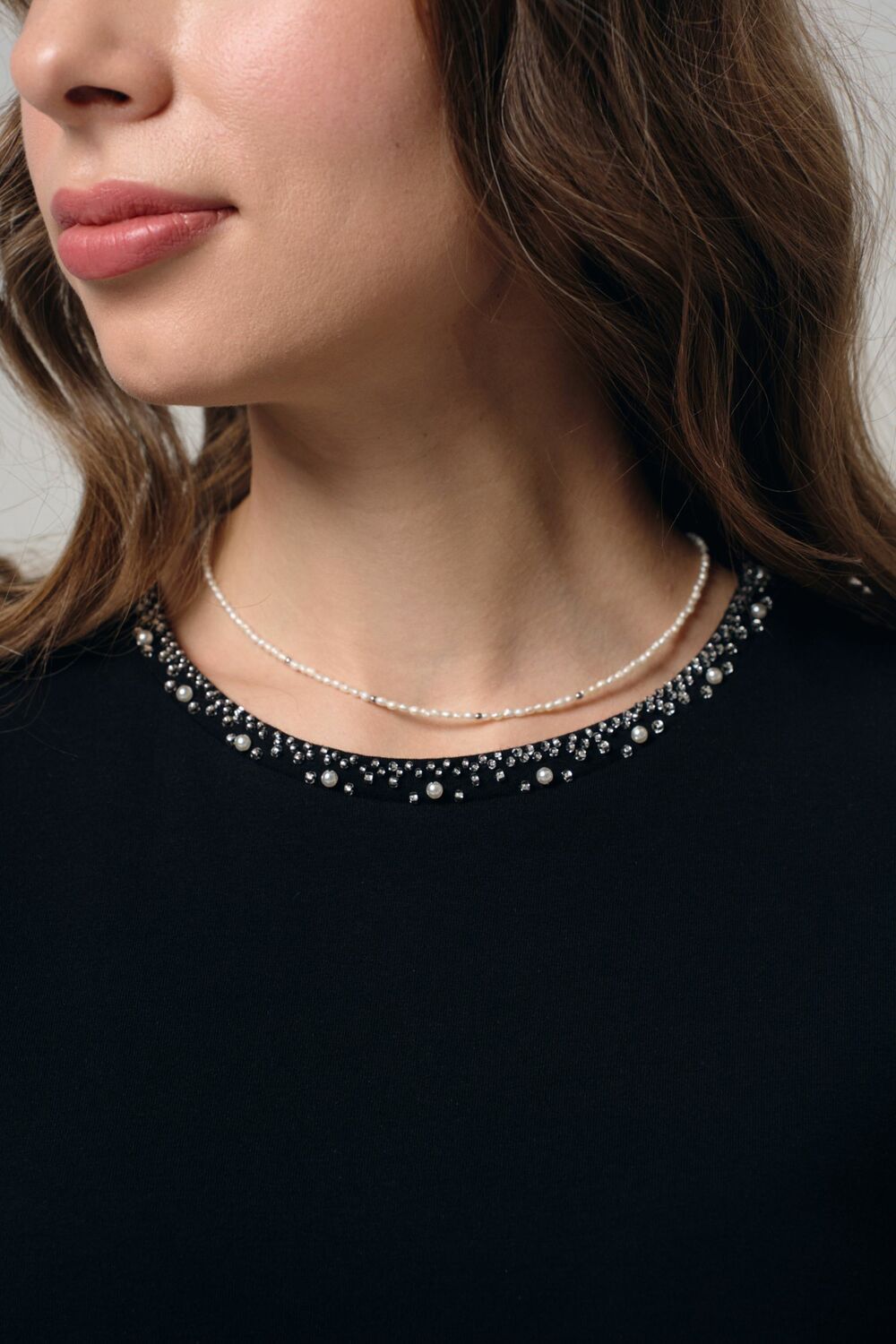 Футболка с бисером черная