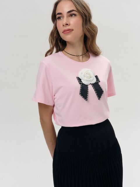 Футболка с камелией в стиле Chanel