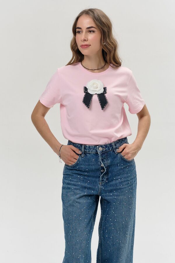 Футболка с камелией в стиле Chanel