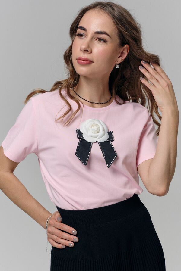 Футболка с камелией в стиле Chanel